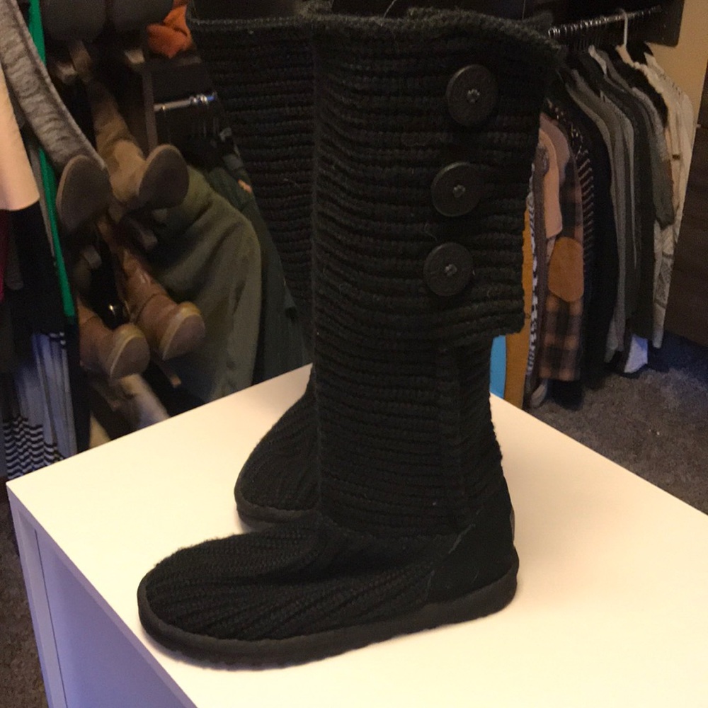 Black knit ugg boots. Size 6.